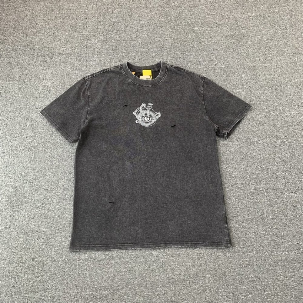 Gallery Cream Short Sleeve Tear and Eye Letter Print